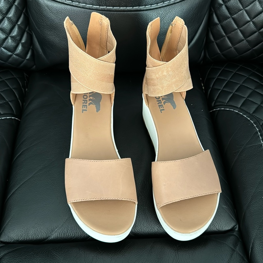 Like new Sorel sandals